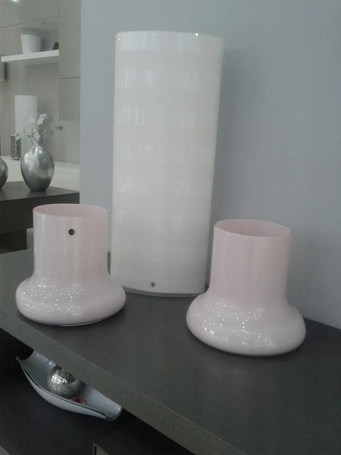 NUDE PALE VASES